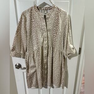 Authentic Women’s Tuckernuck Beige and White Doe Patterned Dress! Size: Large!